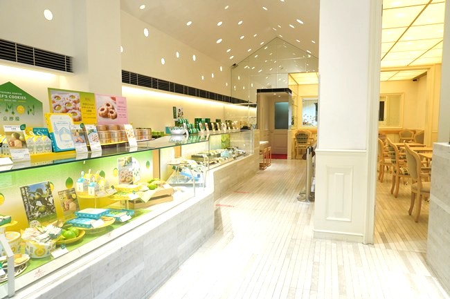 マールブランシュ京都北山本店のサロン併設ショップの店内