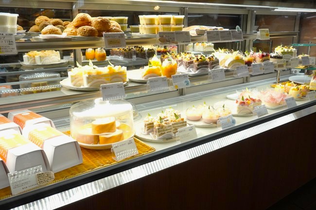 パティスリー菓欒のケーキのショーケース