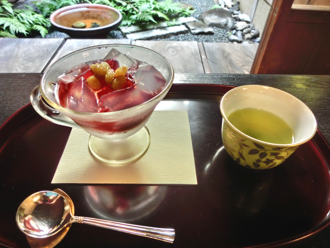 『大極殿本舗 六角店』甘味処『栖園』の琥珀流し（9月）
