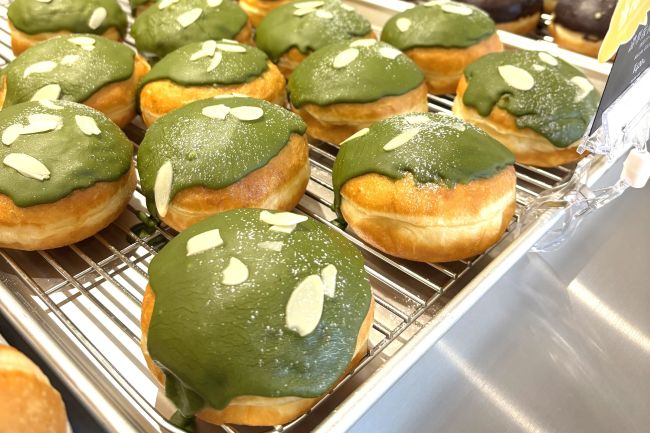 生のドーナッツの濃厚抹茶グレーズ