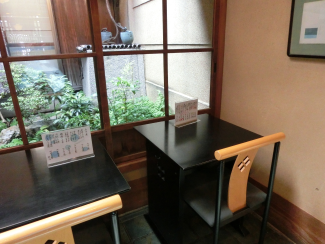 大極殿本舗 六角店（坪庭の見える席）