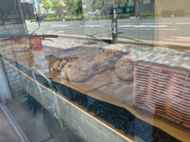 通りから見える店内