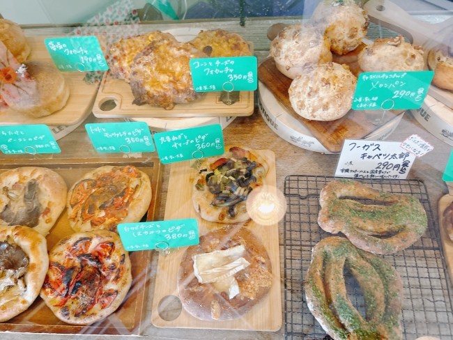 ショーケースのパン