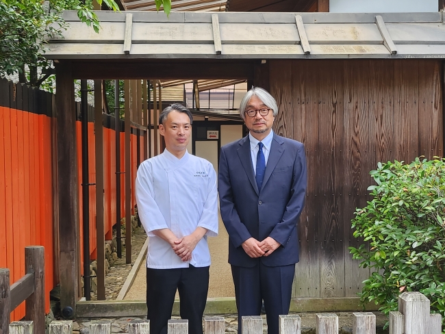 本山総料理長　小山薫堂さん