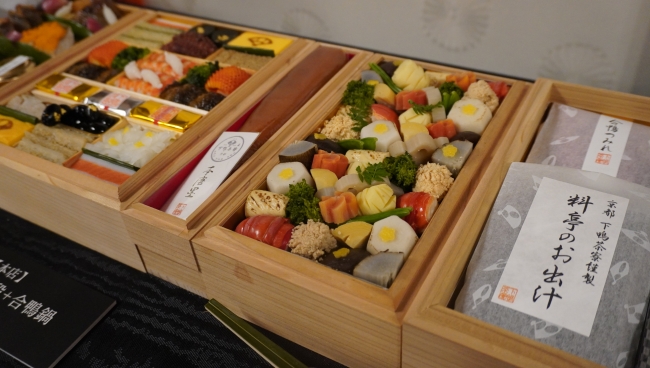 下鴨茶寮　おせち　【本店】特製和おせち 二段＋合鴨鍋」