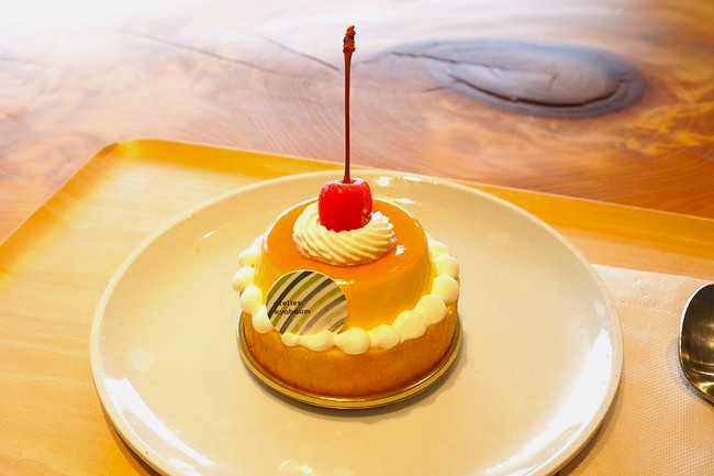 ご褒美プラスバウムシリーズのプリンアラモード