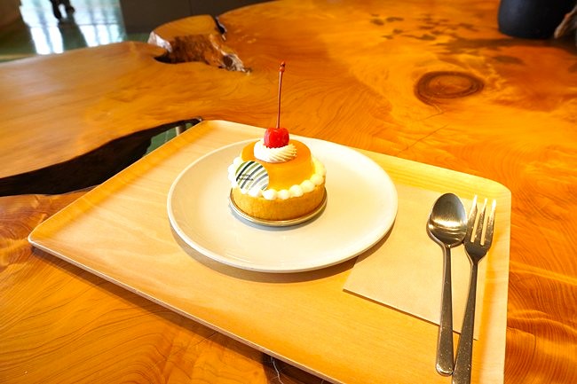 ご褒美プラスバウムシリーズのプリンアラモード