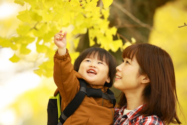 親子と紅葉