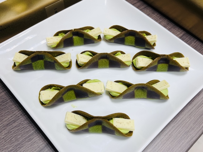 看板商品IKKYUが陳列されたお皿