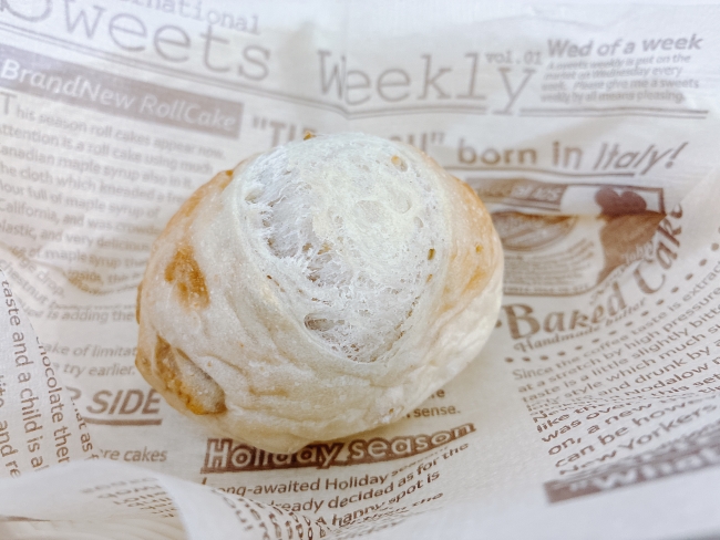 『クルミのまるパン』（216円）