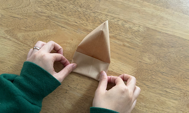 三角形の袋状となった封筒