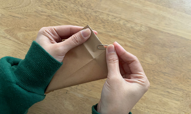 封筒を用いた三角形の紙袋