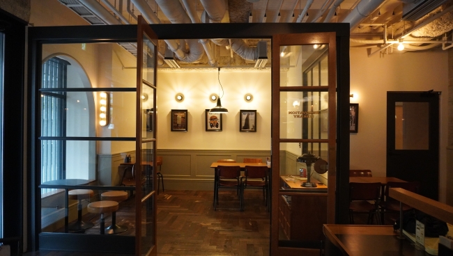 SCHOOL BUS COFFEE BAKERS半個室