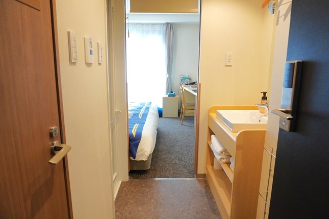 新幹線コラボルームの入り口