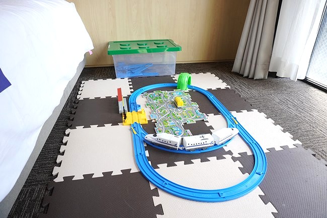新幹線コラボルームのプラレール