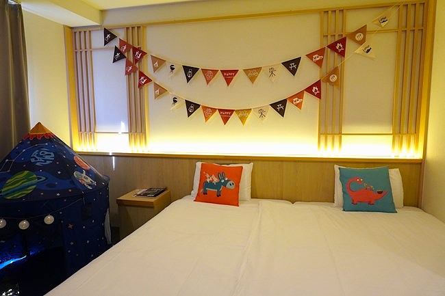 キャンパールームのベッド