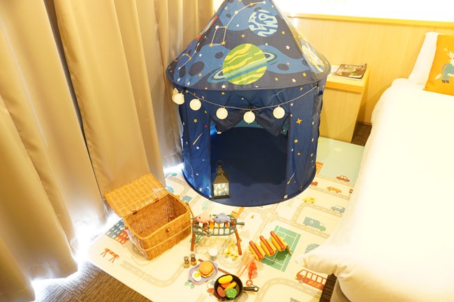 キャンパールームのキッズテントとおままごとバーベキューセット