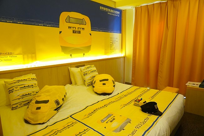 ドクターイエローコラボルームのベッドとグッズ