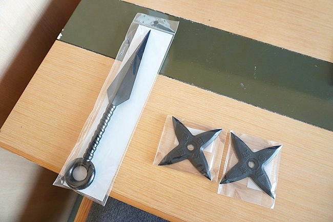 忍者ルーム宿泊特典のおもちゃのくないと手裏剣のセット