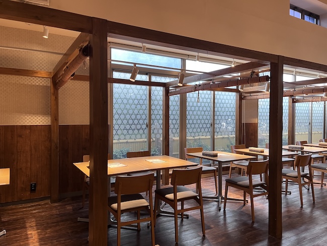 じねんと食堂の内観