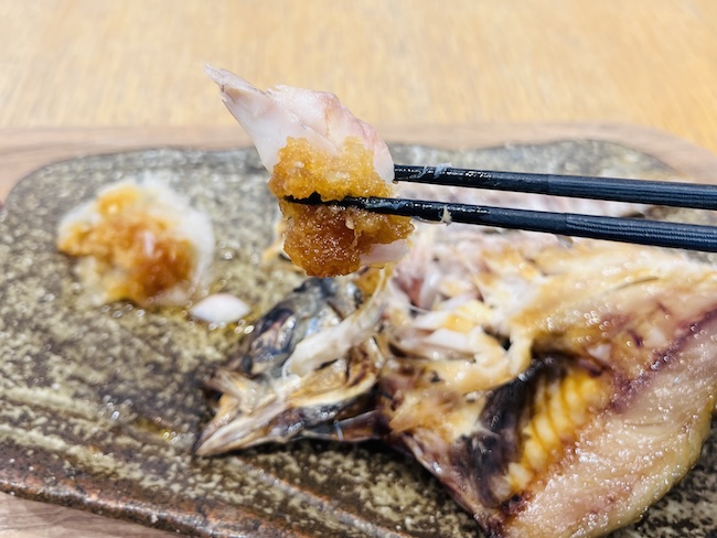 灰干しのあじを一口