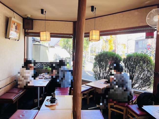 加茂みたらし茶屋の席①