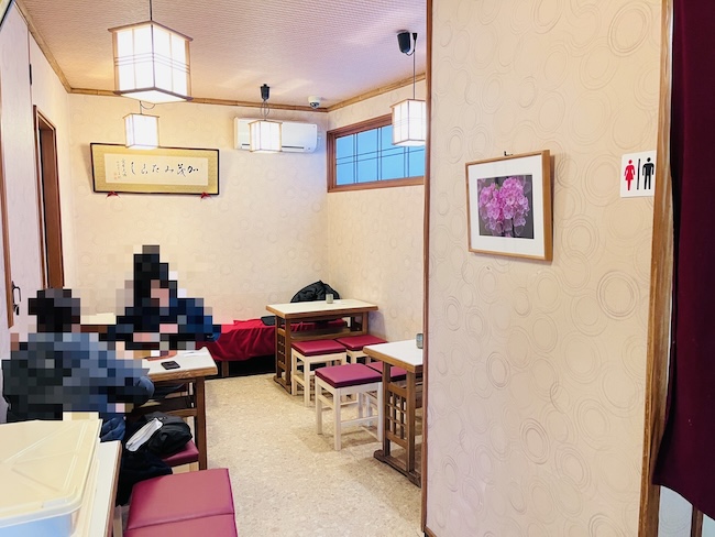 加茂みたらし茶屋の席②