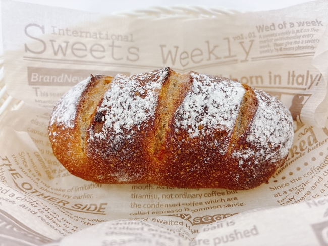 『ライ麦 黒豆とオレンジピール』（356円）