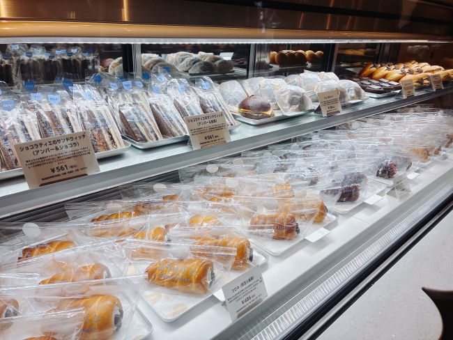 ショーケースのパンたち