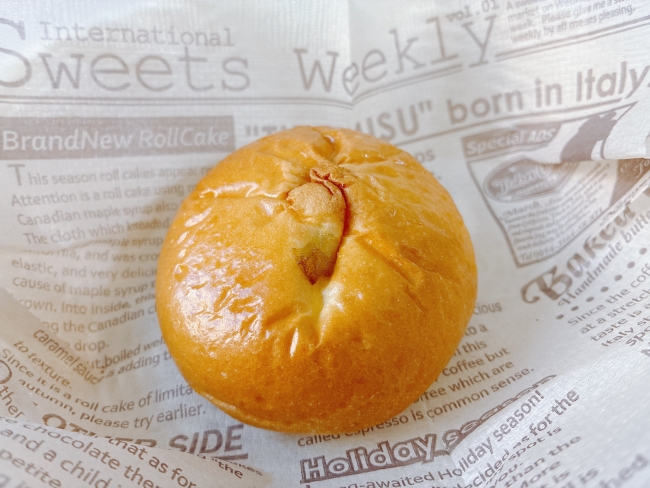 『カカオと梅と求肥のもちもちクリームパン』(432円)