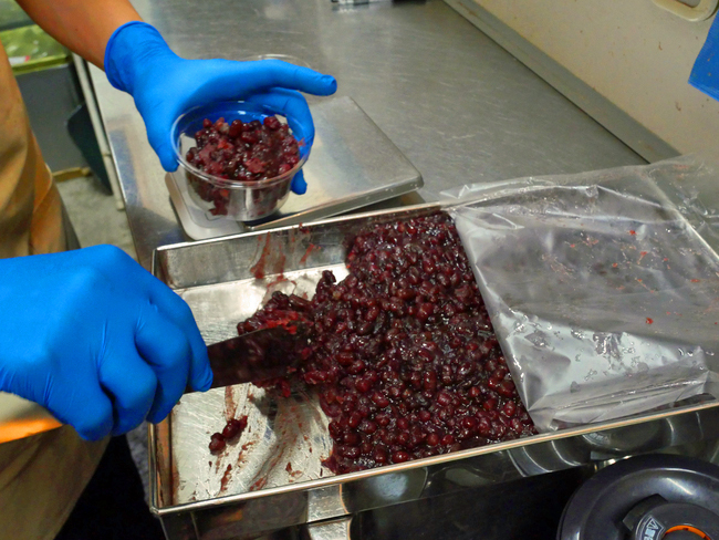 どらやき亥ノメ　小豆作業