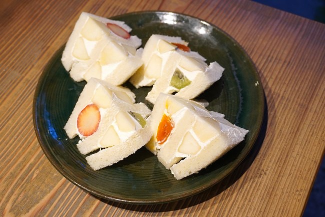 市川屋珈琲の季節のフルーツサンド