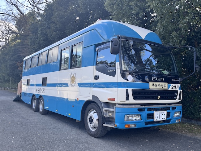 平安騎馬隊の馬運車