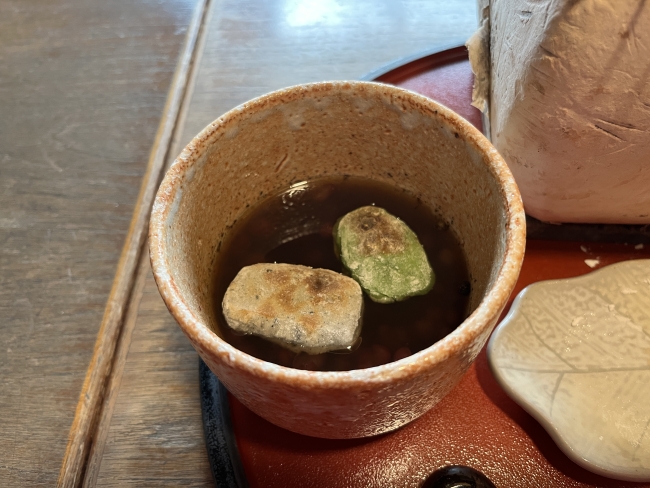 ぜんざいの中にはいった生麩2種