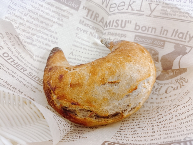 『レモン・オレンジピール クリームチーズのパン』(400円)