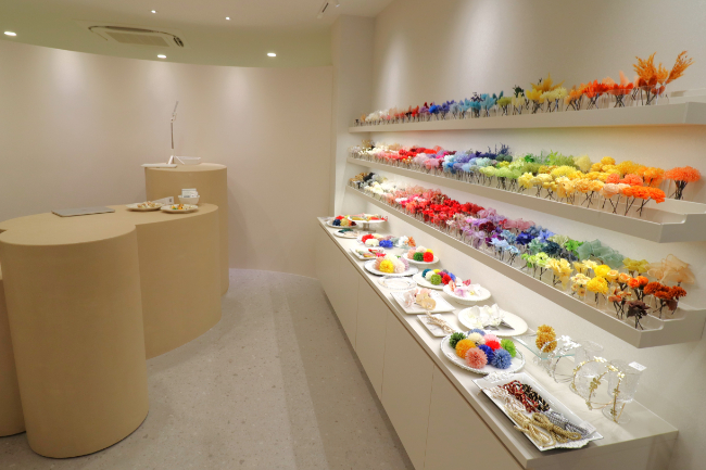 髪飾りビュッフェ店内