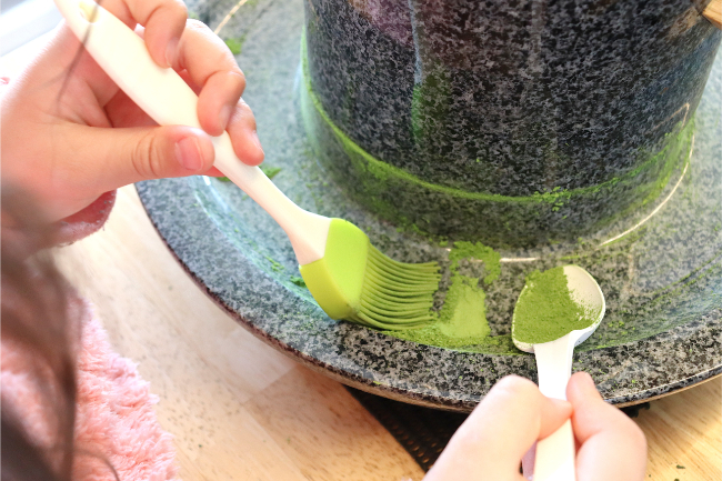 抹茶を集めているところ