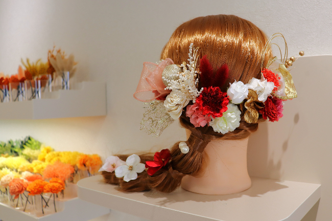 髪飾りを付けたマネキン