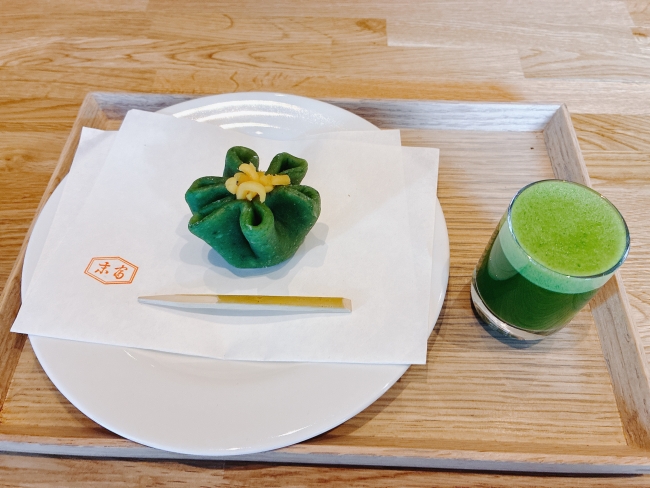 抹茶ショットと和菓子