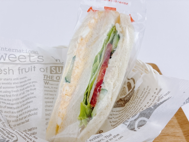 『サンドイッチ たまごと野菜』(260円)