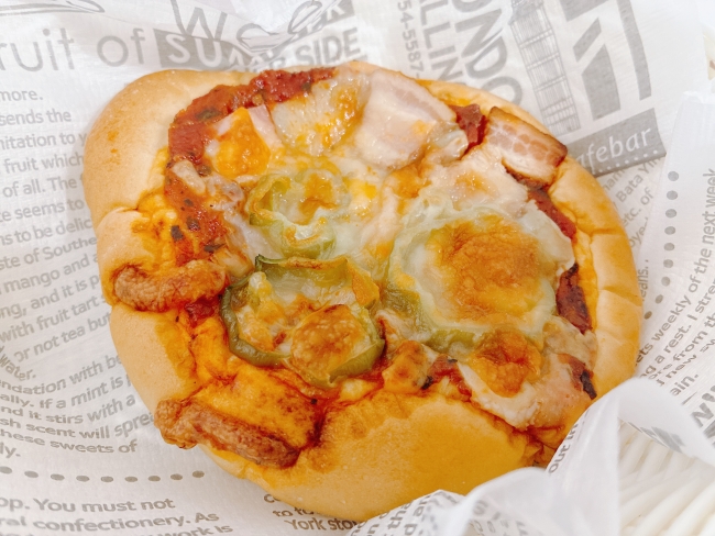 『ピザパン』(220円)