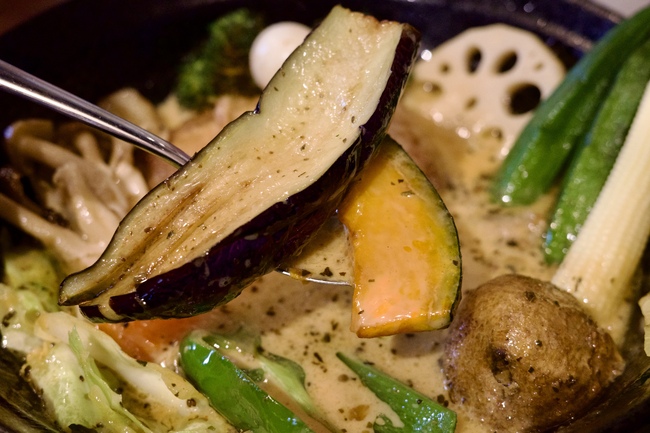 スプーンにのったナスとかぼちゃ