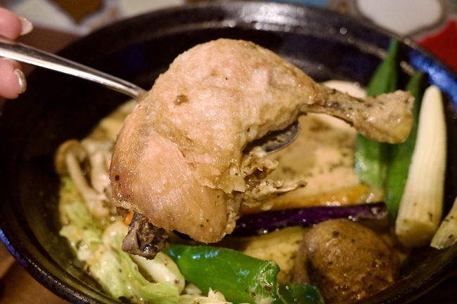 スプーンにのったチキン