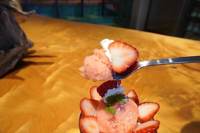 自家製いちごジェラートとカットいちご