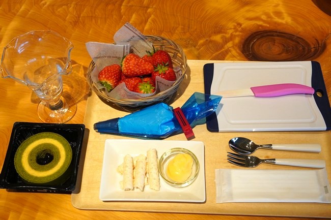 スイーツ作り体験の道具とトッピング