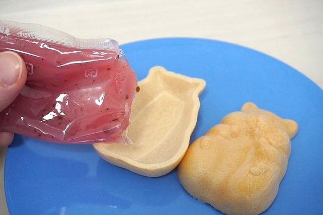 手づくりハムスターモナカ春限定のモナカの皮と桜餡