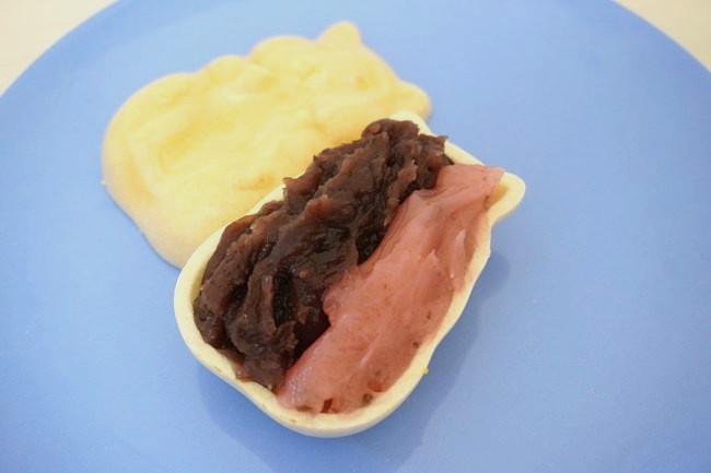 つぶ餡と桜餡を詰めた手づくりハムスターモナカ春限定の皮