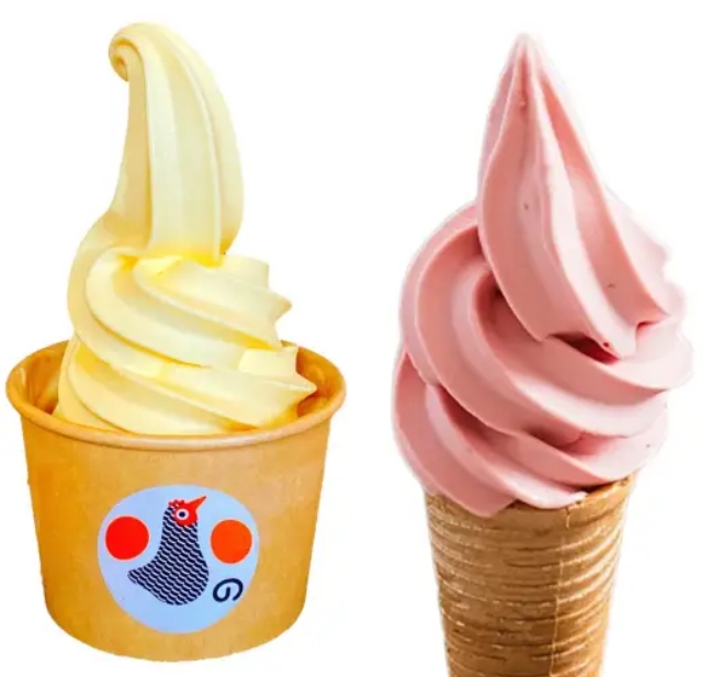 平飼い卵のソフトクリーム、北海道いちごソフトクリーム