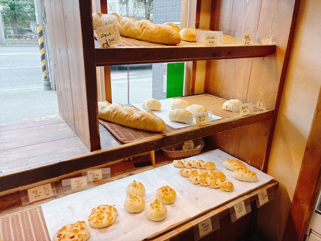 棚に並ぶパン