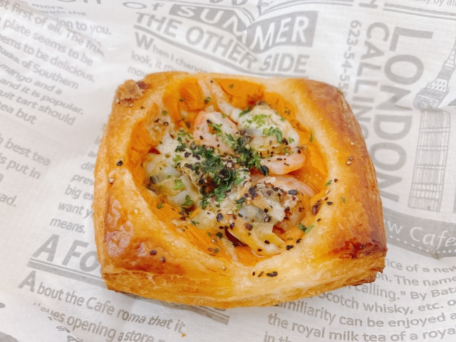 『ビスクソースと小エビとあさりのデニッシュ』（183円）